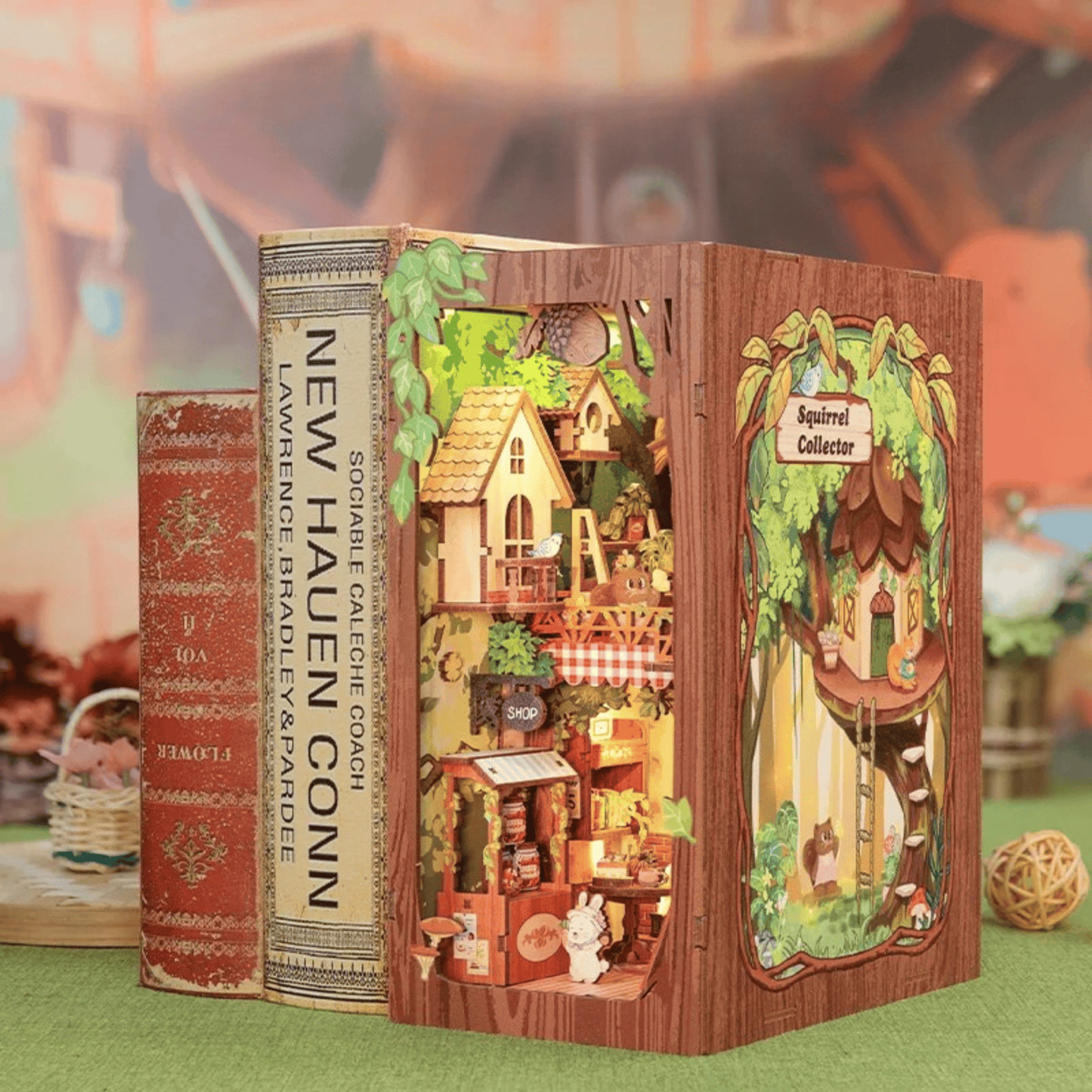 Book Nook Squirrel Collector (with squirrel) - 204 pieces