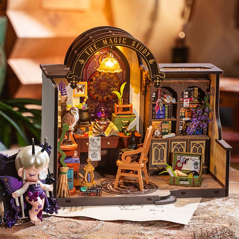The Magic Study Miniature House - desk lamp