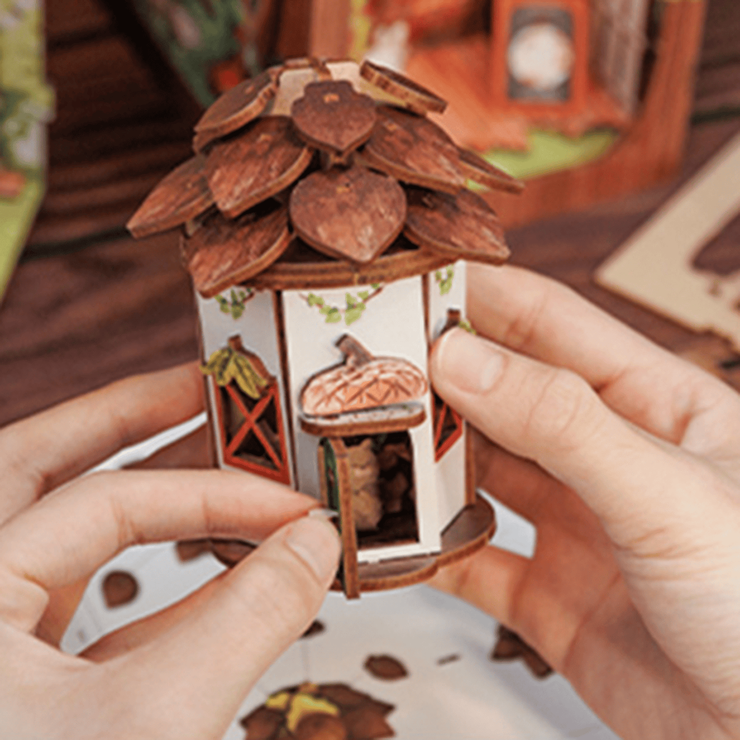 Book Nook Squirrel Collector (with squirrel) - 204 pieces