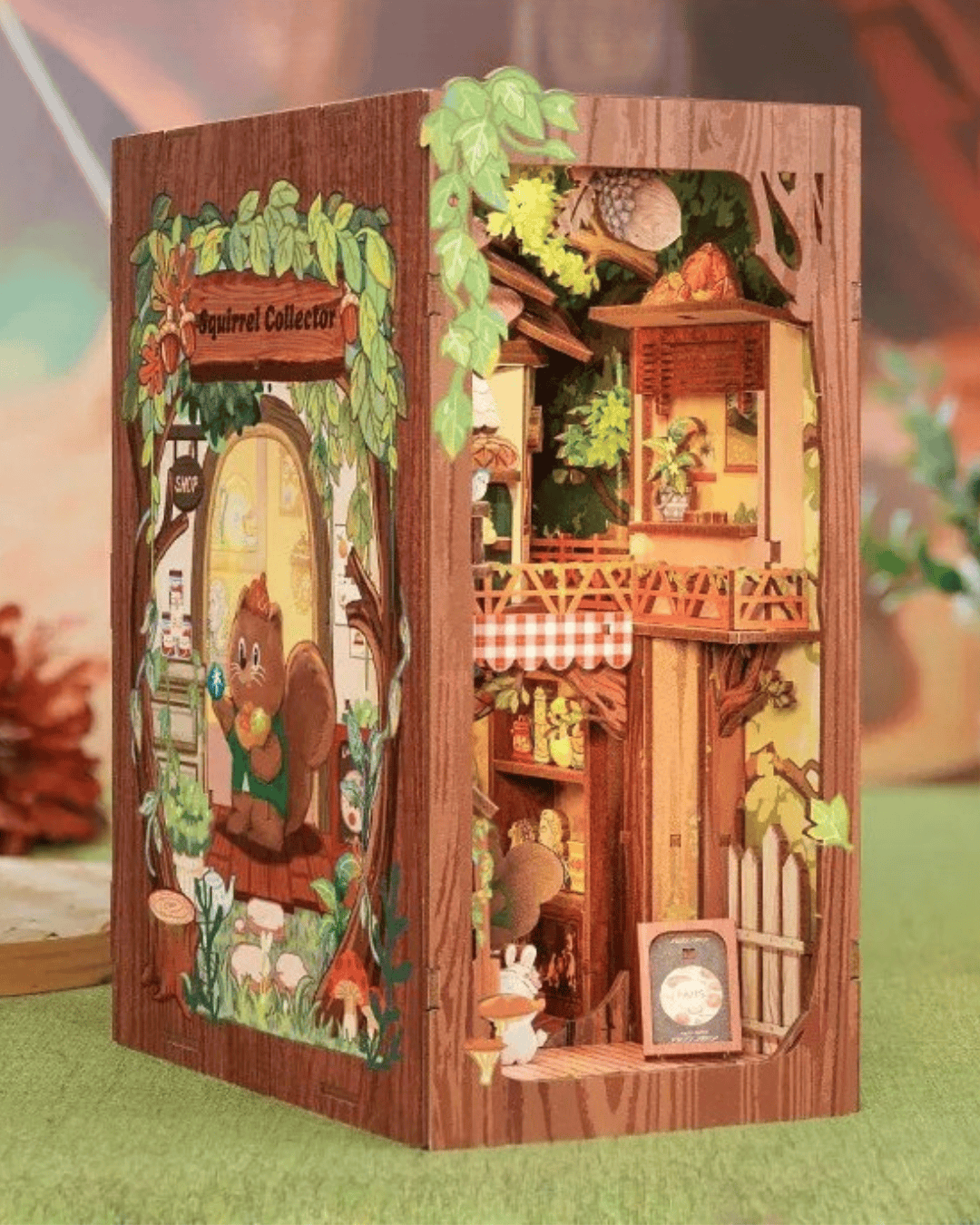 Book Nook Squirrel Collector (with squirrel) - 204 pieces