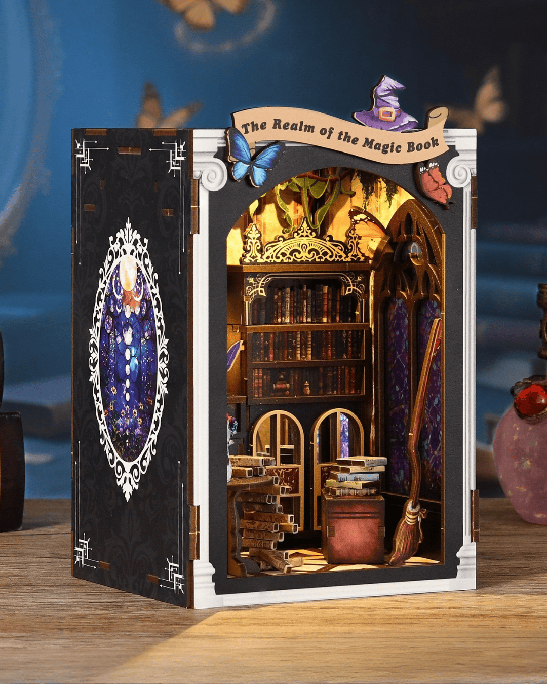 Book Nook The Realm of the Magic Book - 133 pieces