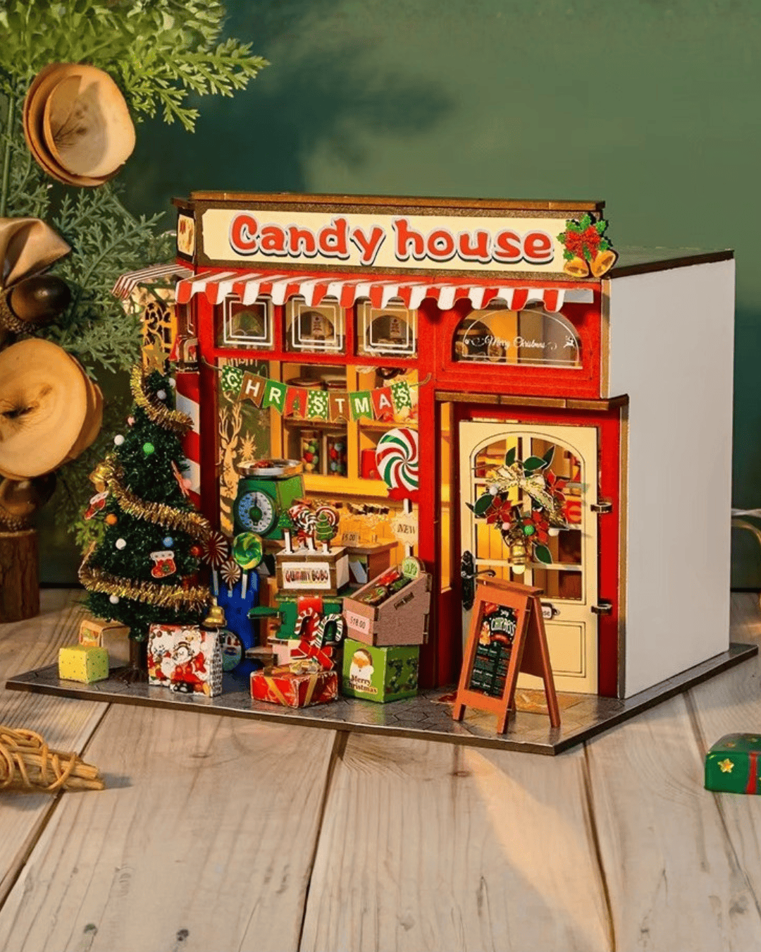 Candy House Miniature House - Christmas Shop | 213 pcs