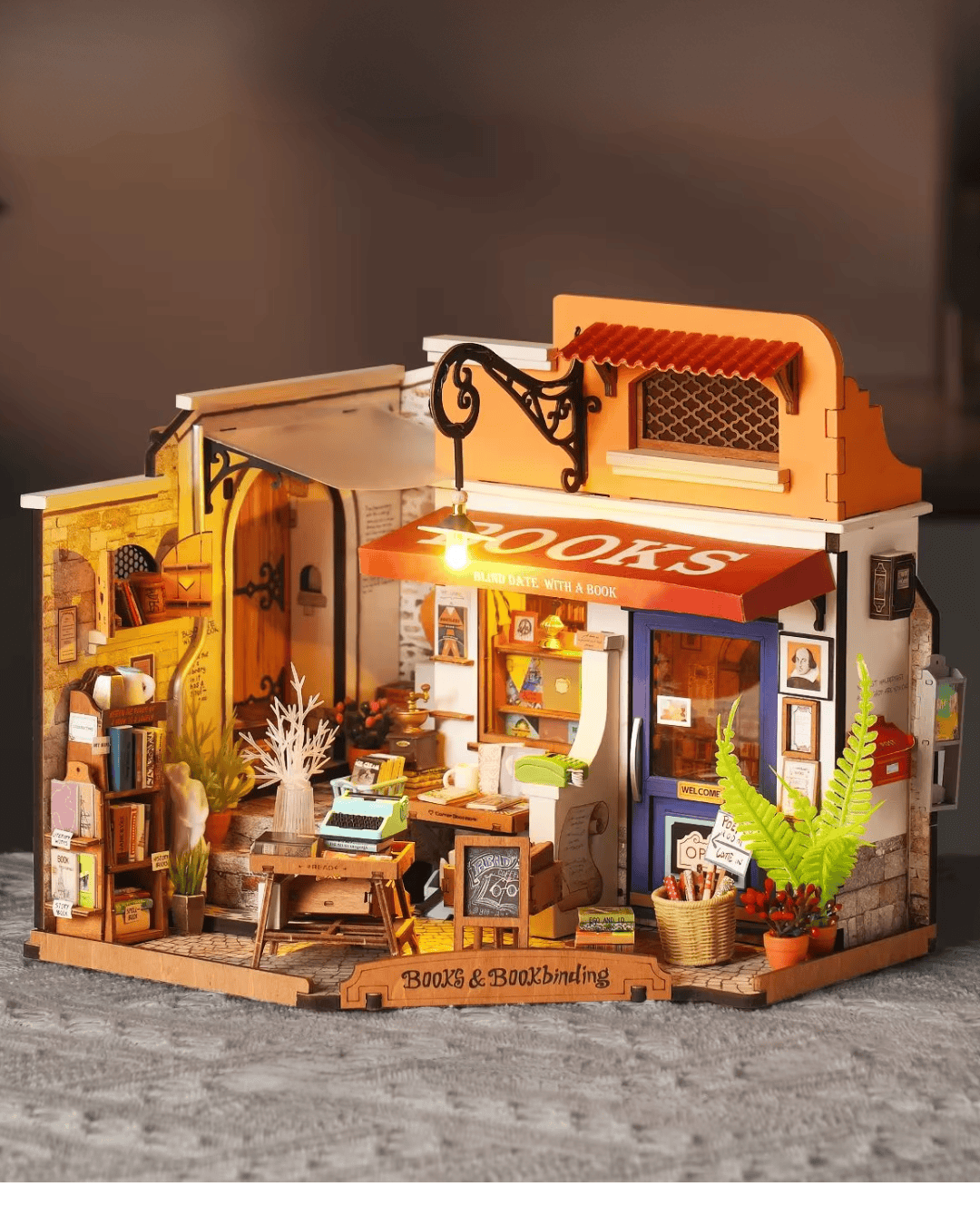 Corner Bookstore Miniature House - Easy, 108 Pieces