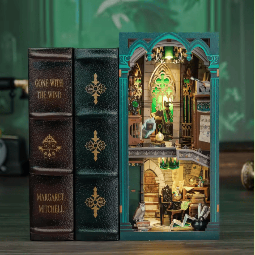Slytherin Common Room - Book Nook