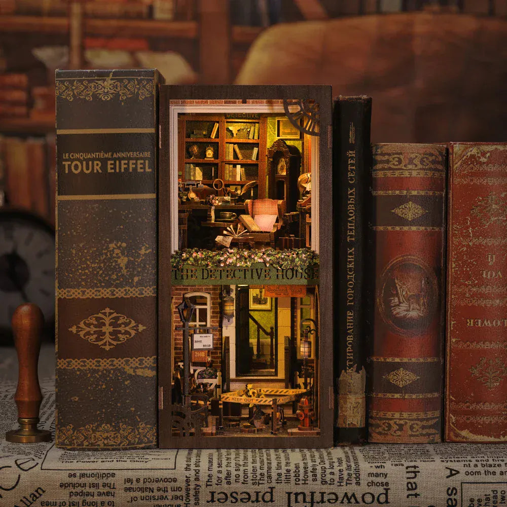 Sherlock Holmes House in Book Nook Kit