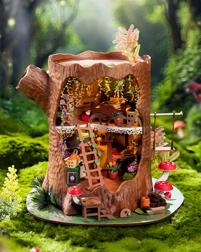 Fairytale Tree House Book Nook - in the forest