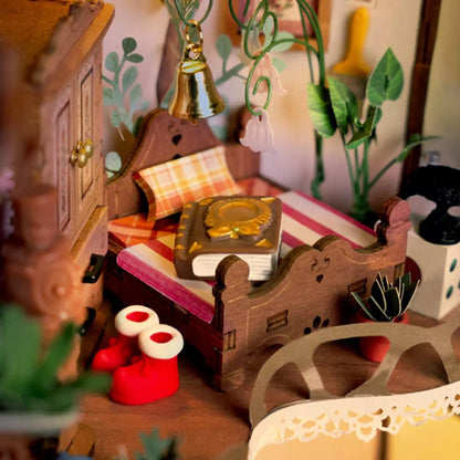 Fairytale Tree House Book Nook - bedroom