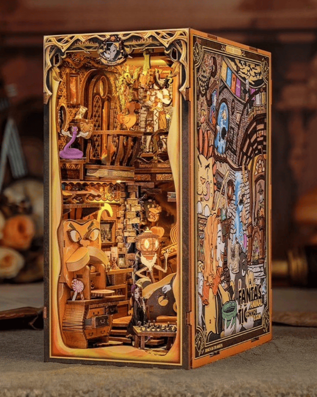 Fantastic Animal Common Room Book Nook (307 pieces)