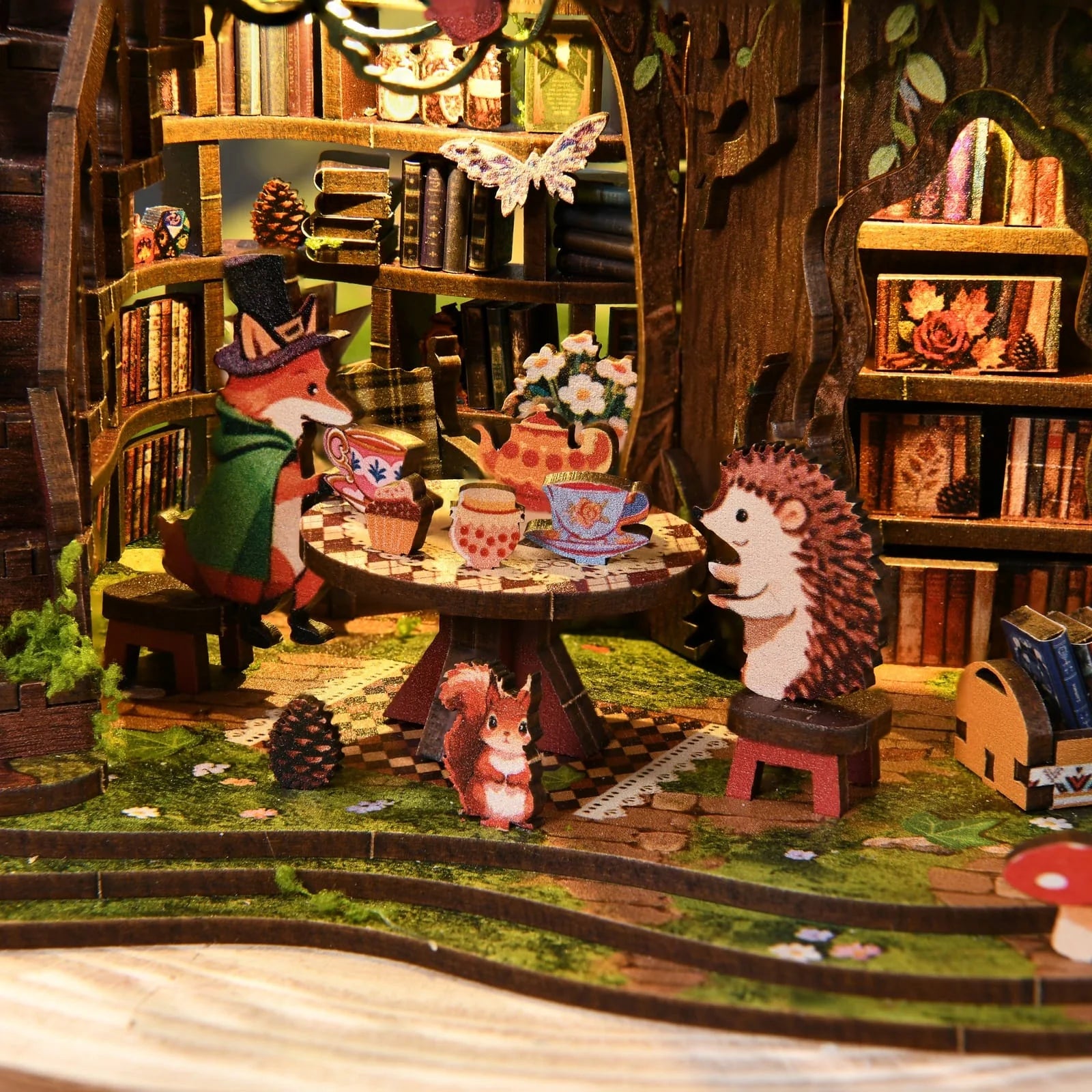 Forest Tea Book Club Book Nook - fox and hedgehog
