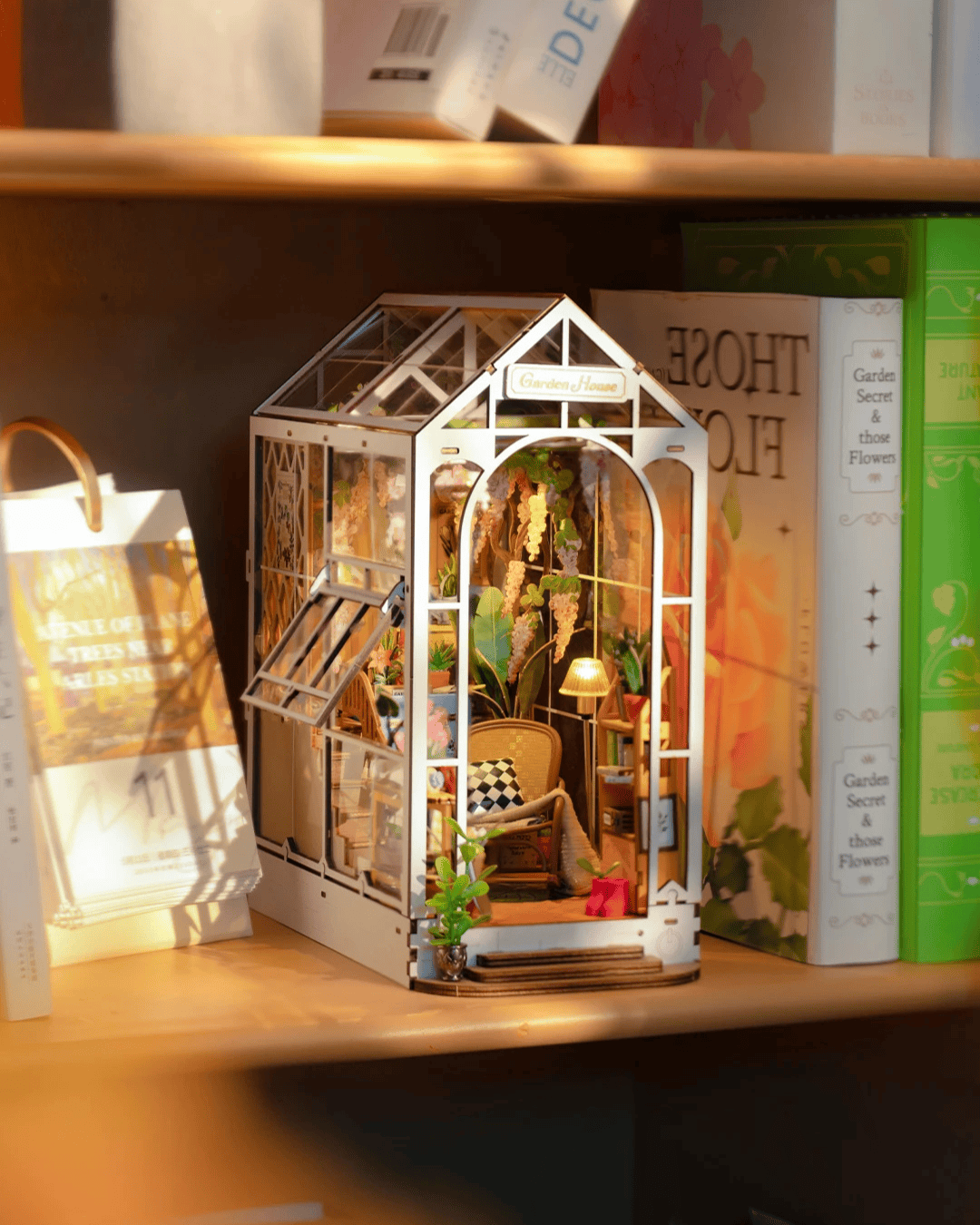 Garden Greenhouse - Dollhouse Book Nook Kit