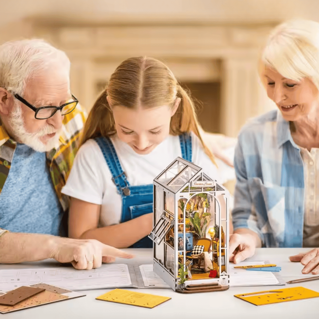 Garden Greenhouse - Dollhouse Book Nook Kit