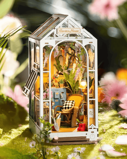 Garden Greenhouse - Dollhouse Book Nook Kit