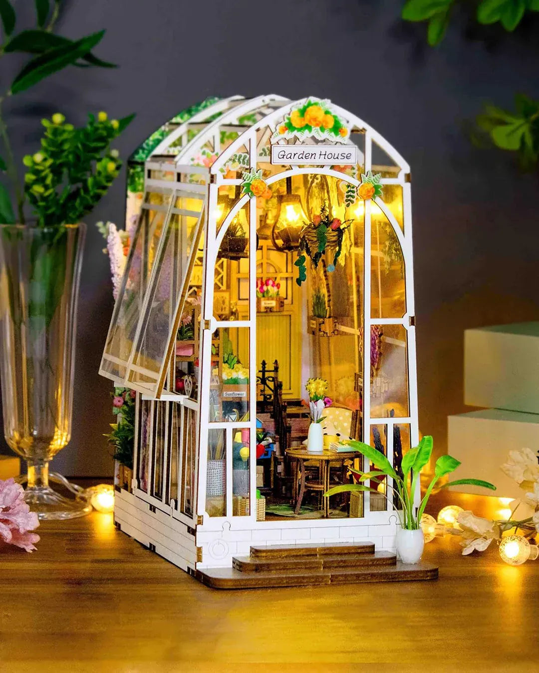 Garden Summer House Book Nook (with LED) - 300 pcs