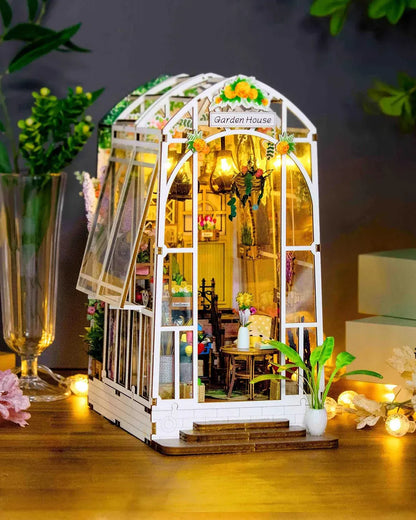 Garden Summer House Book Nook (with LED) - 300 pcs