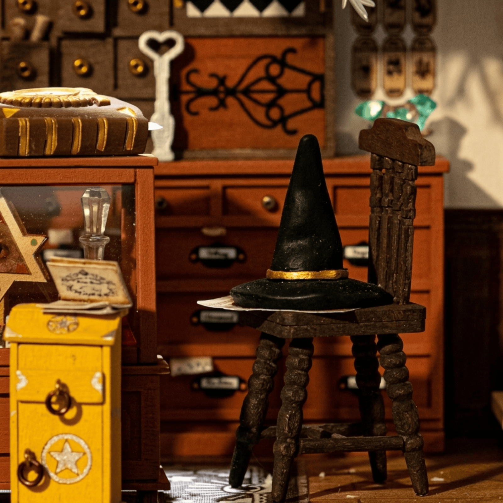 Kiki's Magic Emporium Miniature House - 148 pcs