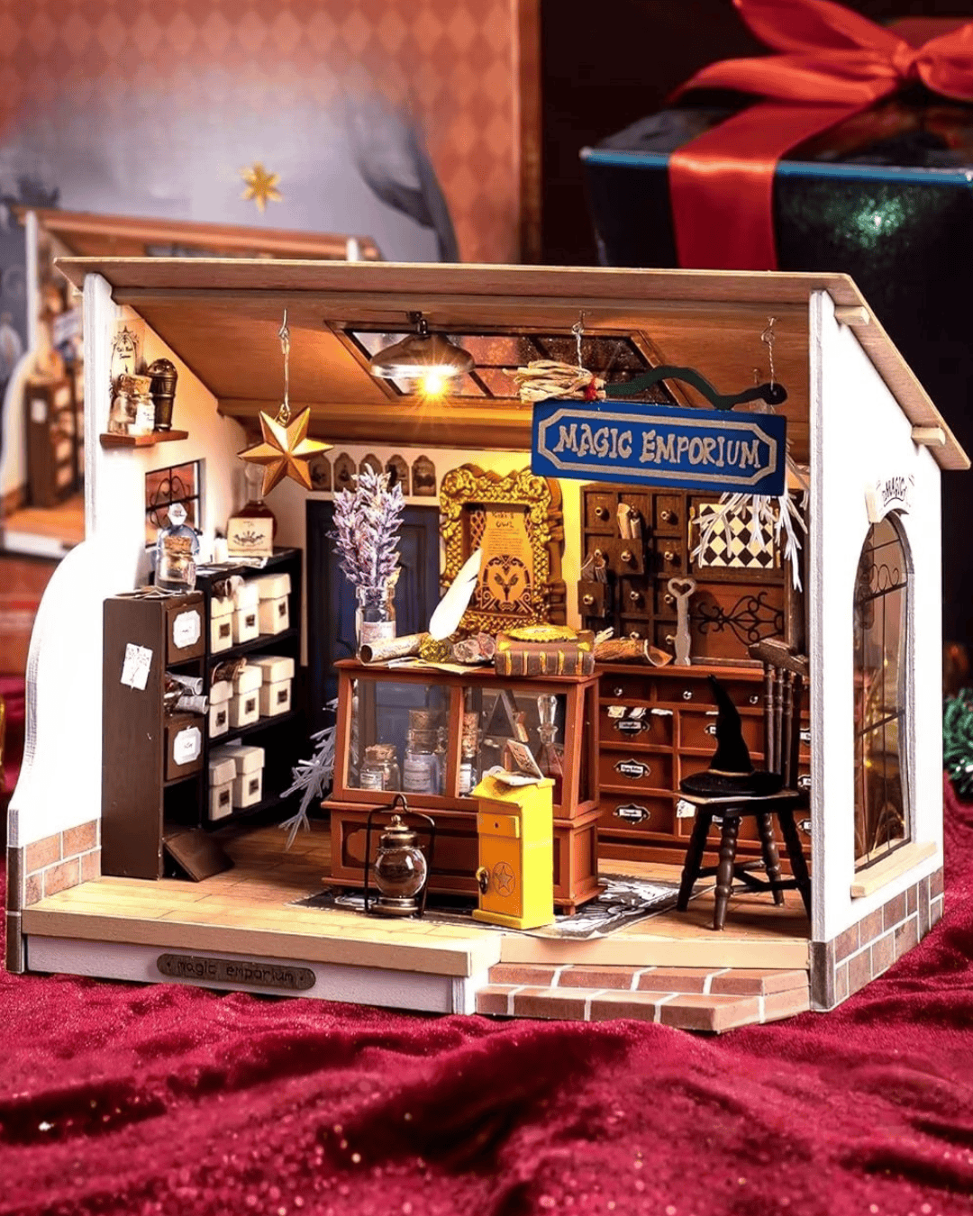 Kiki's Magic Emporium Miniature House - 148 pcs