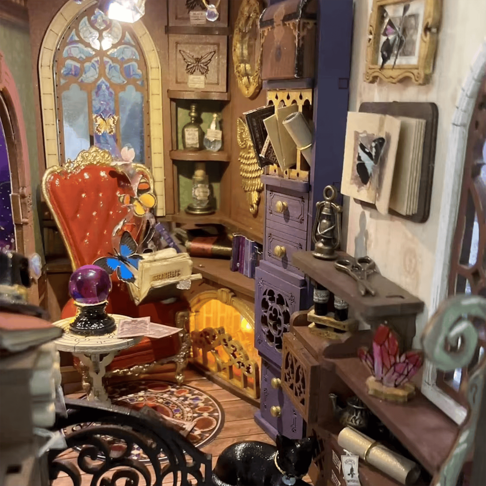 Magic Fantasy Corner Book Nook - Witch Den | 185 pcs