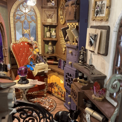Magic Fantasy Corner Book Nook - Witch Den | 185 pcs