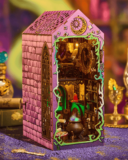 Mystic Theurge's Hut Book Nook - Witch Hut | 240 pcs