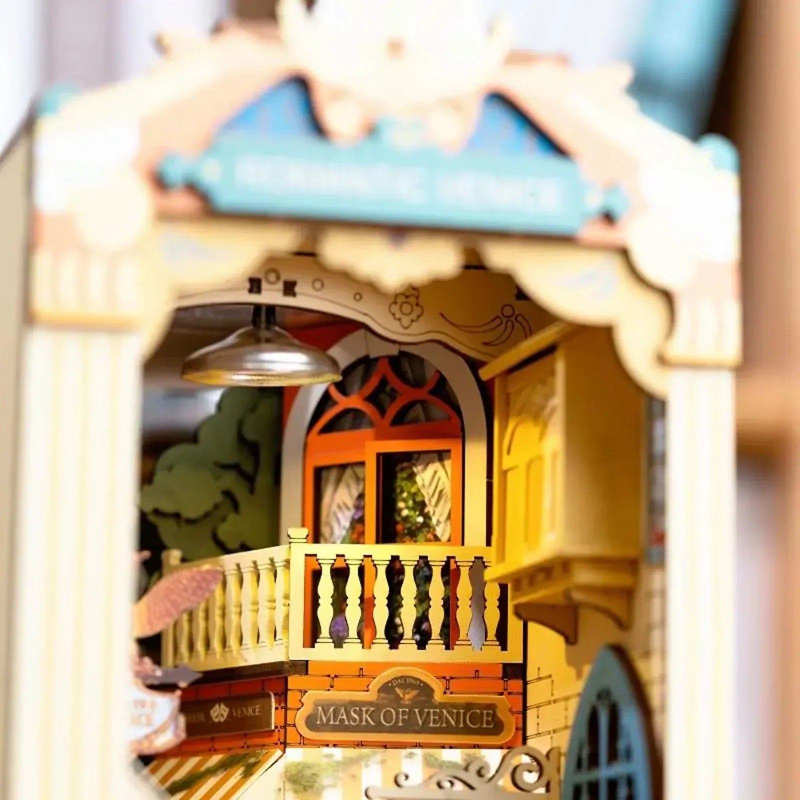 Romantic Venice Book Nook (with Gondola) - 110 pcs