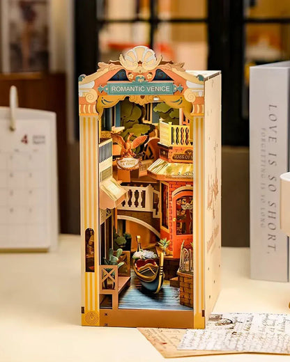 Romantic Venice Book Nook (with Gondola) - 110 pcs