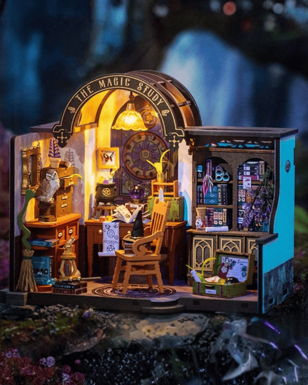 The Magic Study Miniature House - night sky