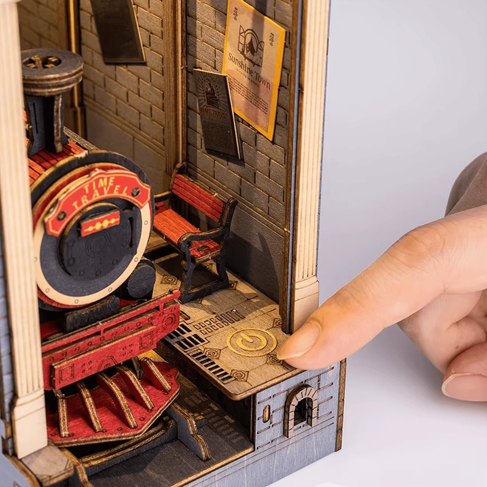 Time Travel Book Nook - Steam Train Station, 258 pcs