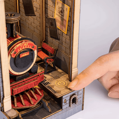 Time Travel Book Nook - Steam Train Station, 258 pcs
