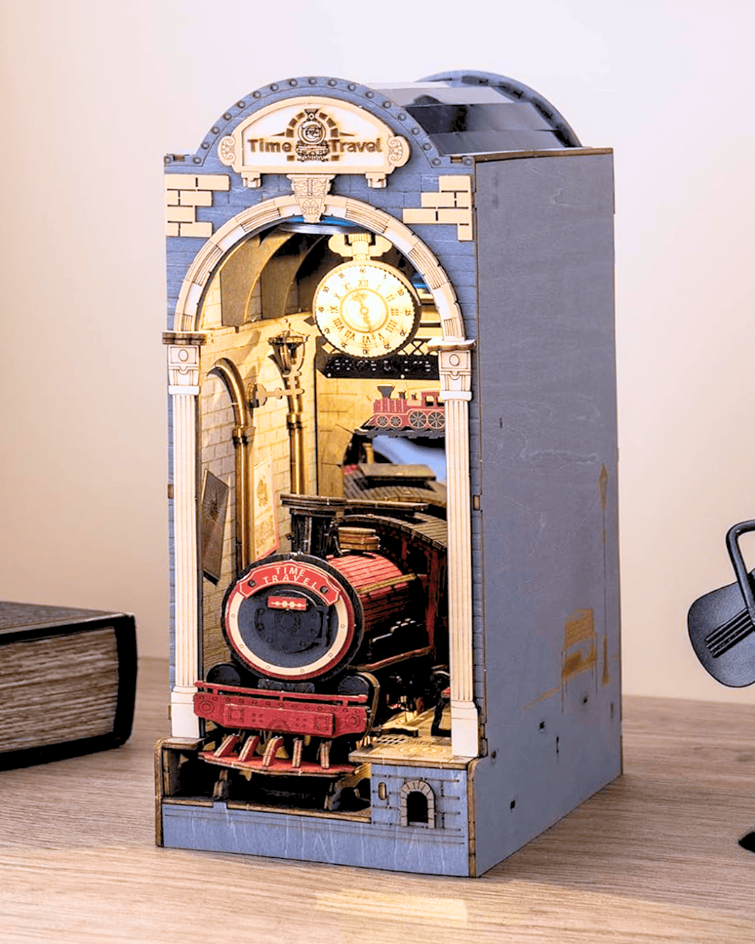 Time Travel Book Nook - Steam Train Station, 258 pcs