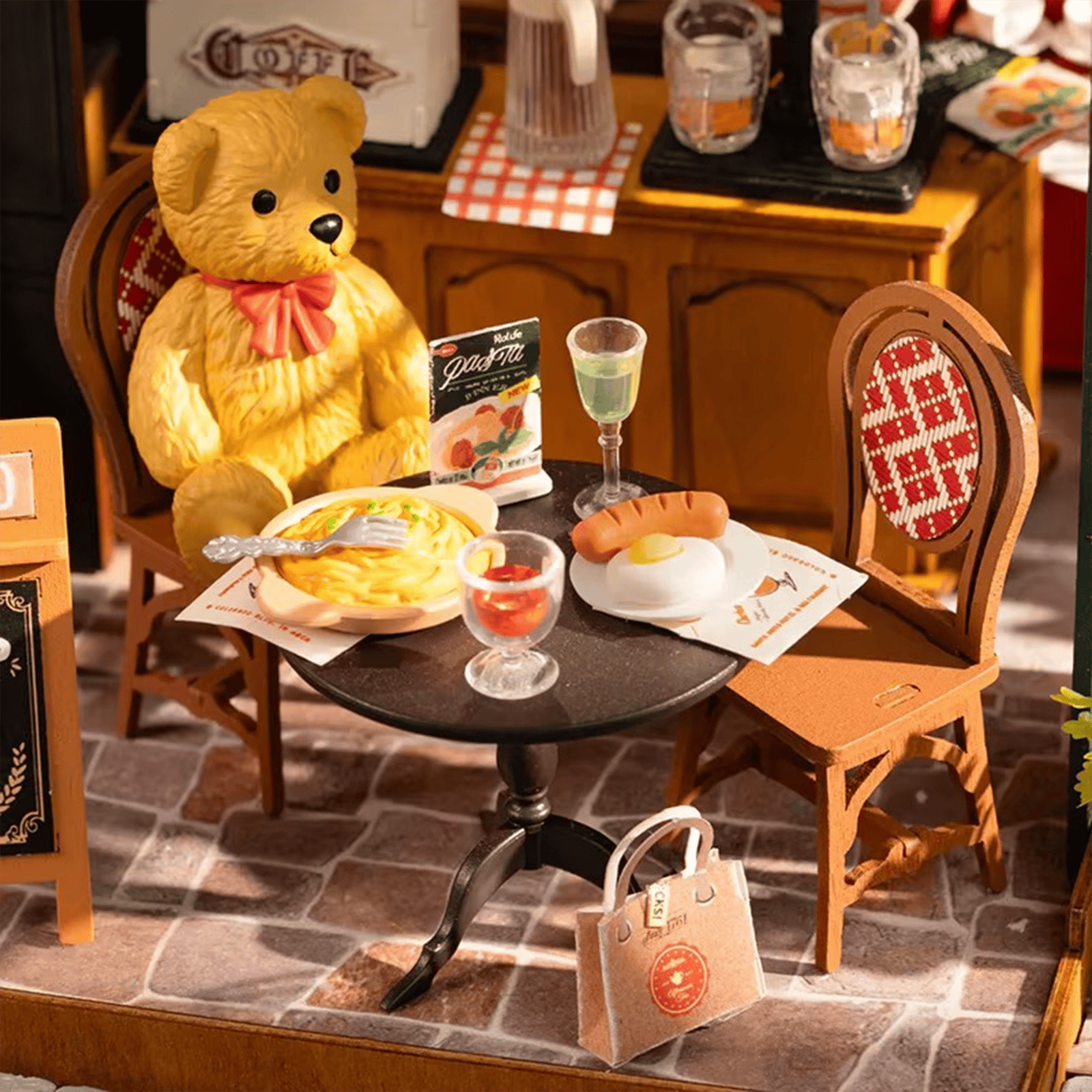 Tipsy Restaurant Miniature House - Corner Bistro | 297 pcs